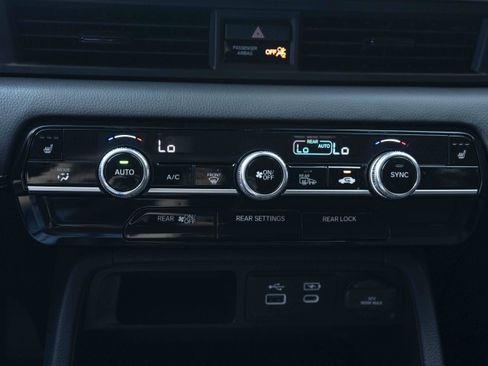 Used 2025 Honda Pilot Touring image 33