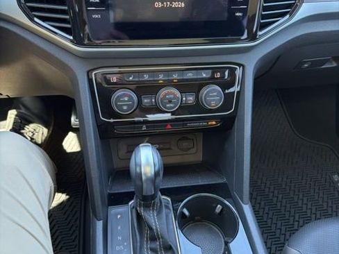 Used 2022 Volkswagen Atlas SEL Premium image 19