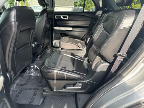 Used 2021 Ford Explorer XLT w/ Equipment Group 202A AWD/4WD image 13