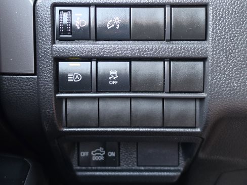 Used 2025 Toyota Tacoma SR5 AWD/4WD image 13