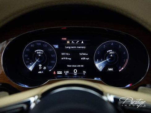 Used 2023 Bentley Bentayga Extended Wheelbase AWD/4WD image 46