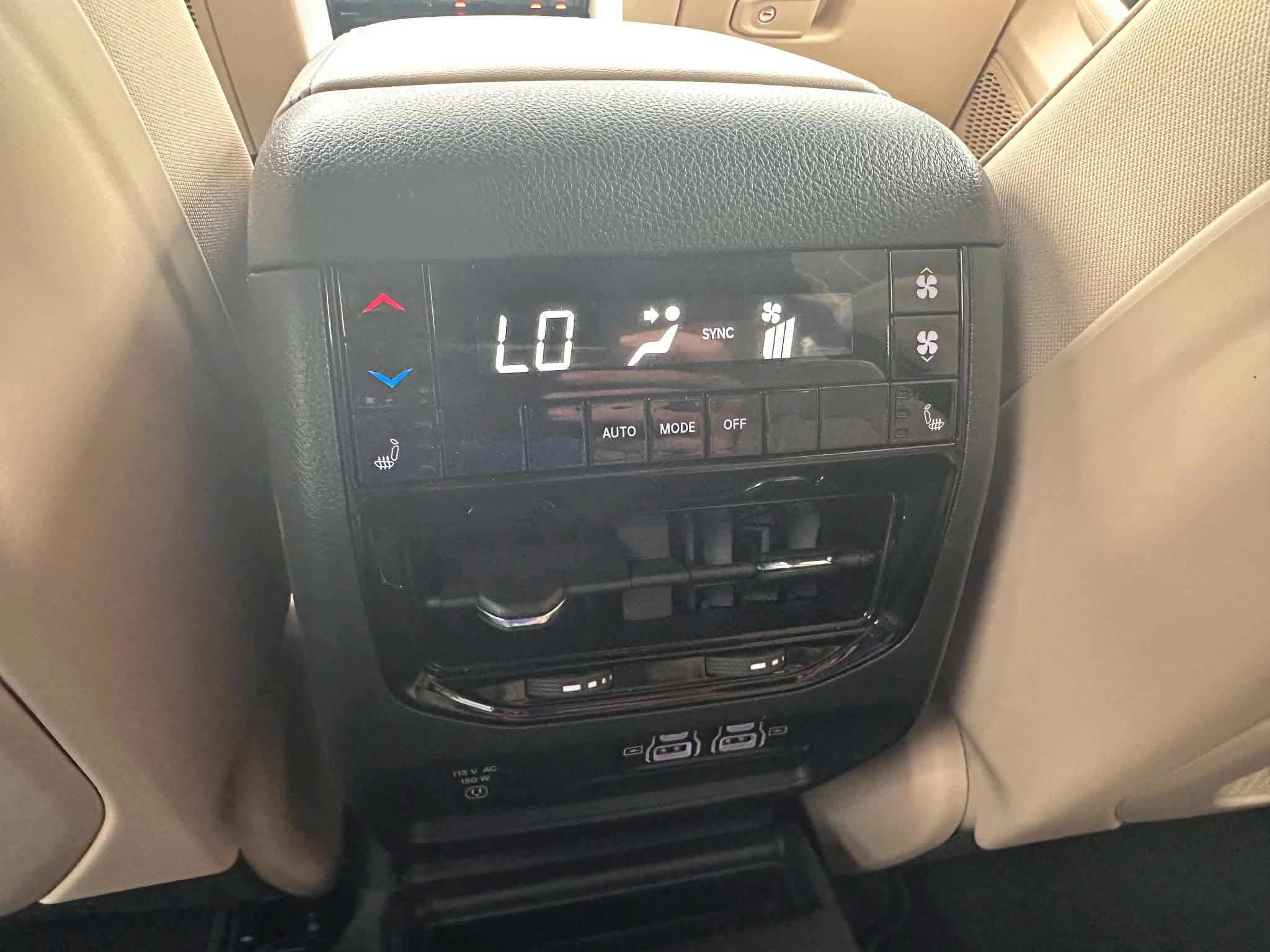 Used 2025 Jeep Grand Cherokee L Limited w/ Luxury Tech Group II AWD/4WD image 17