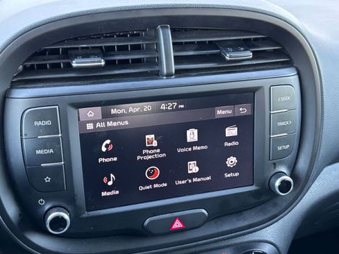 Used 2025 Kia Soul LX w/ LX Technology Package FWD image 20