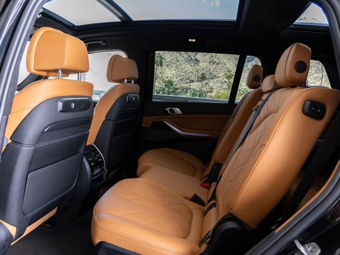 Certified 2024 BMW X7 xDrive40i w/ M Sport Package image 20