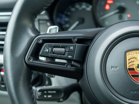 Certified 2022 Porsche Macan S AWD/4WD image 33
