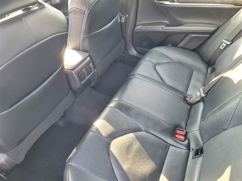 Used 2021 Toyota Camry XLE image 9