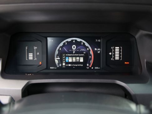 Certified 2025 Toyota Tacoma SR5 w/ SR5 Upgrade Package AWD/4WD image 18