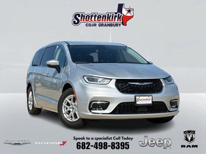 Used 2023 Chrysler Pacifica Touring-L