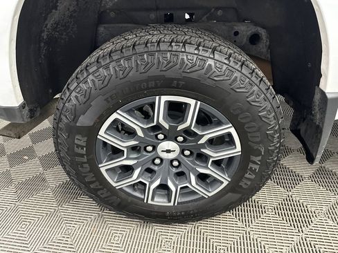 Used 2025 Chevrolet Colorado Z71 AWD/4WD image 18