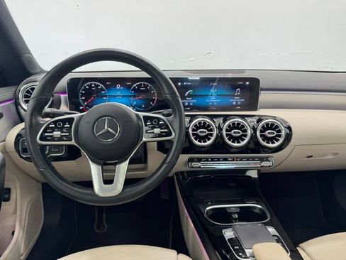 Used 2020 Mercedes-Benz CLA 250 image 4
