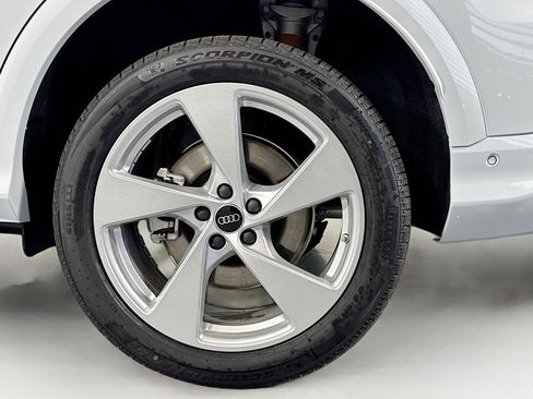 New 2025 Audi Q5 Premium Plus image 28