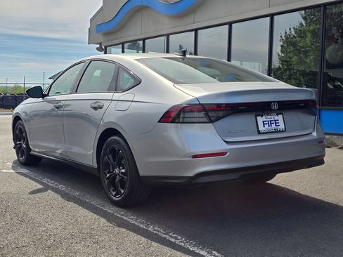Certified 2025 Honda Accord SE image 3