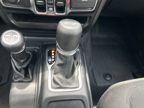 Used 2022 Jeep Wrangler Unlimited Sport AWD/4WD image 31