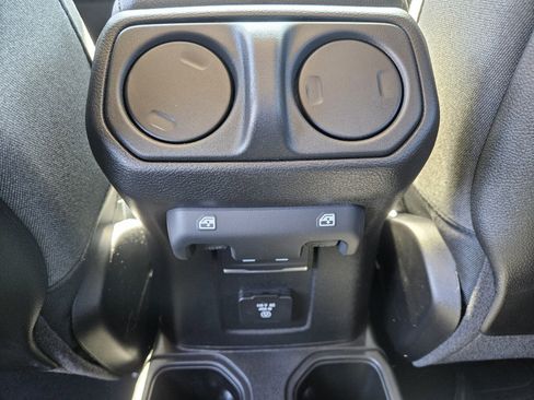 Used 2025 Jeep Gladiator Rubicon w/ Convenience Group image 11