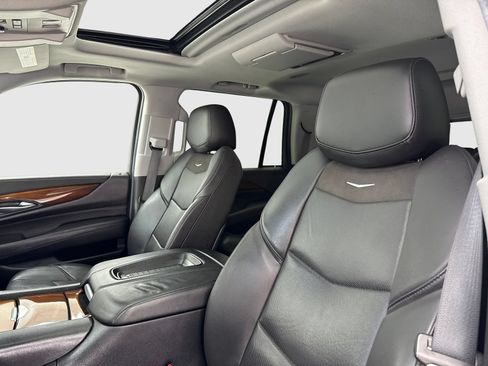 Used 2018 Cadillac Escalade Luxury AWD/4WD image 15