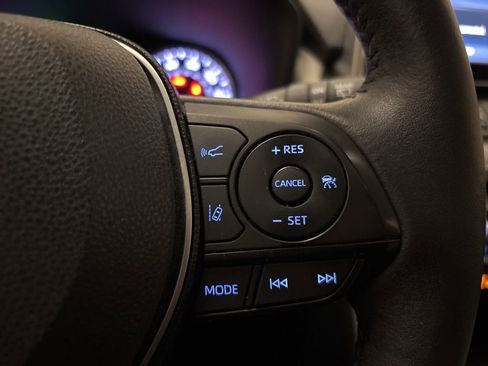 Used 2020 Toyota RAV4 XLE Premium image 17