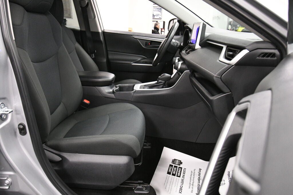 Certified 2025 Toyota RAV4 LE FWD image 24