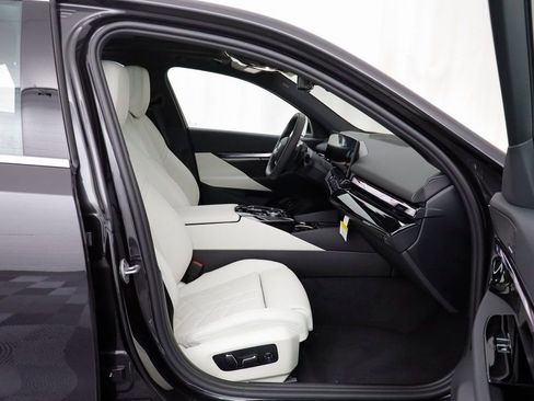 New 2026 BMW 530i xDrive w/ Premium Package image 19