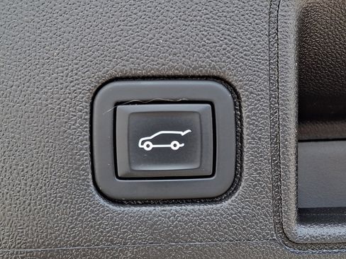 Used 2022 GMC Terrain SLT w/ Infotainment Package II AWD/4WD image 32