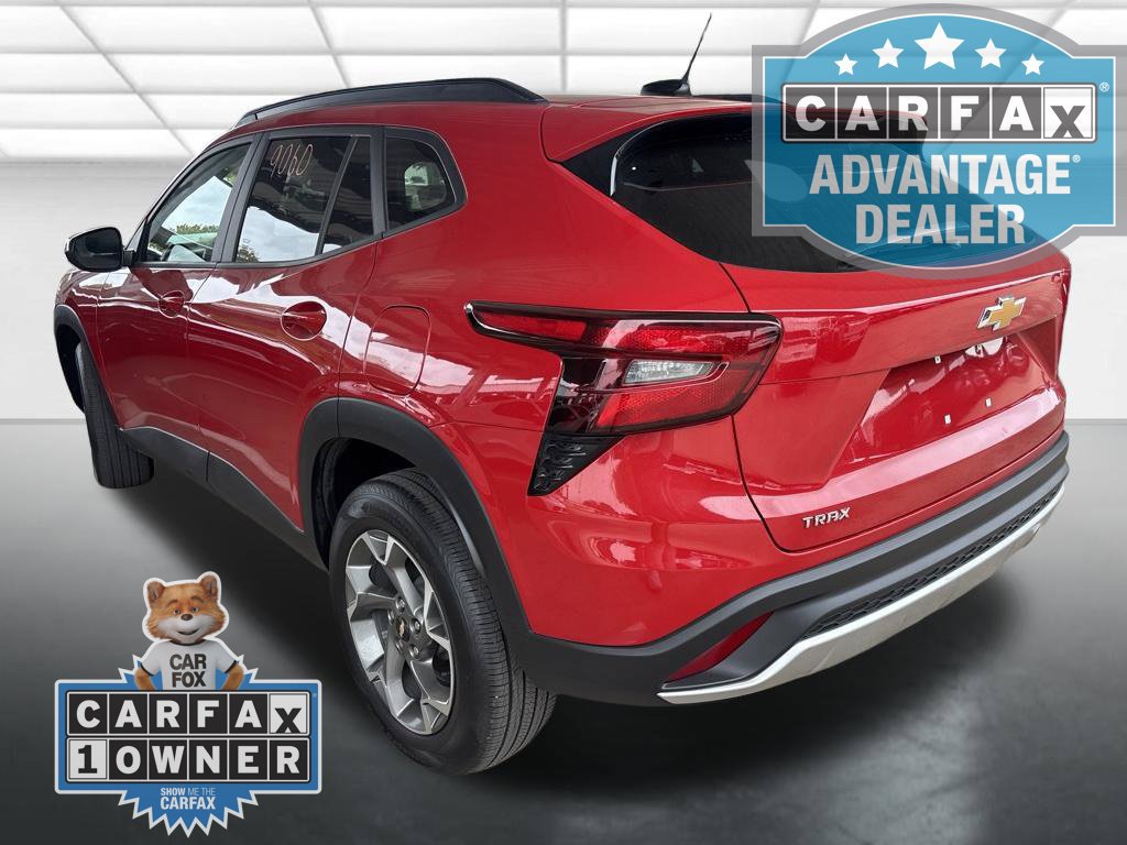 Used 2026 Chevrolet Trax LT FWD image 4