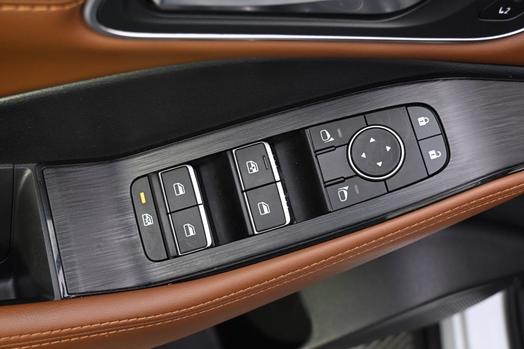 Used 2025 Nissan Rogue Platinum FWD image 23