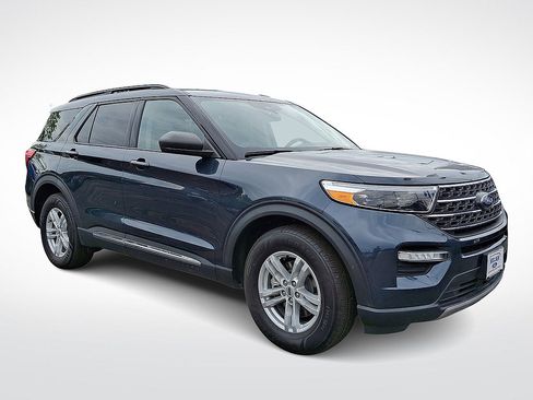 Certified 2023 Ford Explorer XLT w/ Equipment Group 202A AWD/4WD image 1
