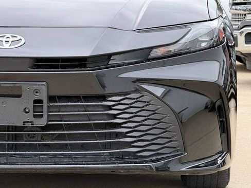 Used 2025 Toyota Camry LE image 9