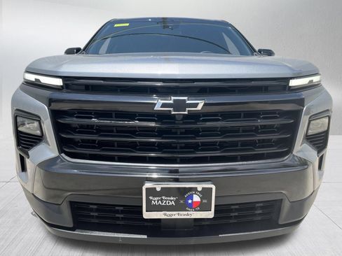 Used 2026 Chevrolet Traverse LT FWD image 2