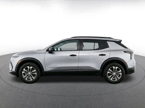 Used 2025 Chevrolet Equinox LT FWD image 4