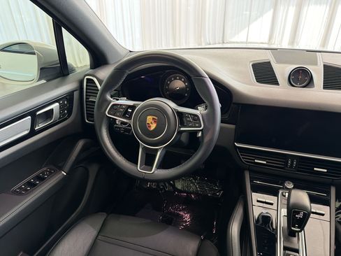 Used 2022 Porsche Cayenne Platinum Edition AWD/4WD image 29