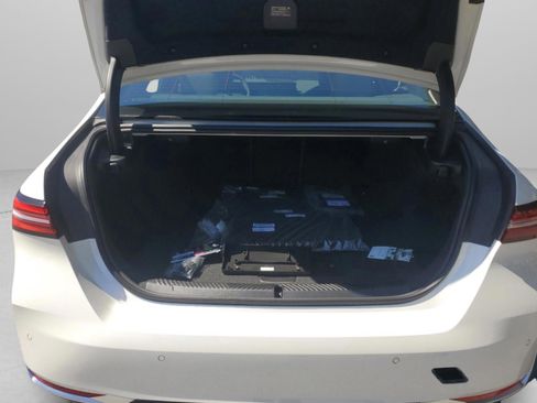 Used 2025 BMW i5 eDrive40i w/ Premium Package image 8