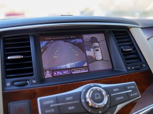 Used 2017 INFINITI QX80 4WD w/ Deluxe Technology Package image 24