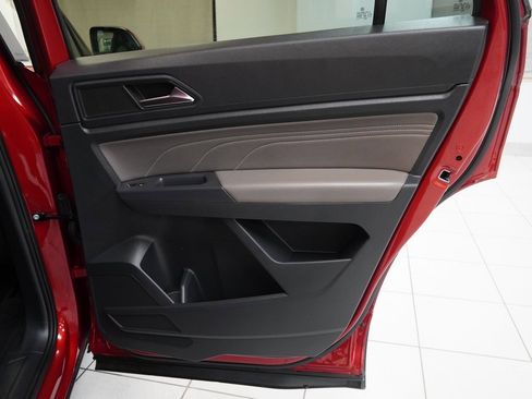 Used 2021 Volkswagen Atlas Cross Sport SE w/ Panoramic Sunroof Package image 28