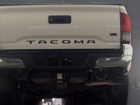 Used 2021 Toyota Tacoma SR5 RWD image 6