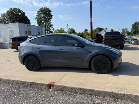 Used 2023 Tesla Model Y Long Range AWD/4WD image 5