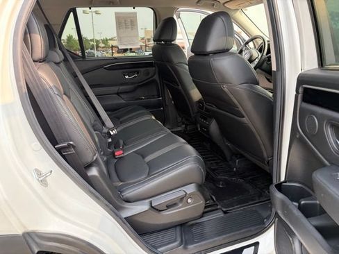 Used 2025 Honda Pilot EX-L image 17