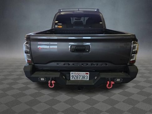 Used 2019 Toyota Tacoma TRD Off-Road w/ Technology Package AWD/4WD image 4