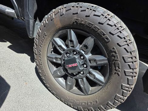 Used 2025 GMC Sierra 2500 AT4 w/ AT4 Premium Plus Package AWD/4WD image 9