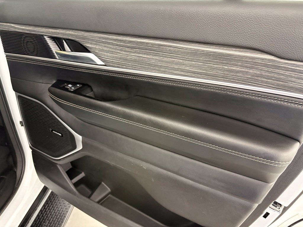 Used 2024 Jeep Wagoneer Series II w/ Flexible Seating Group RWD image 39