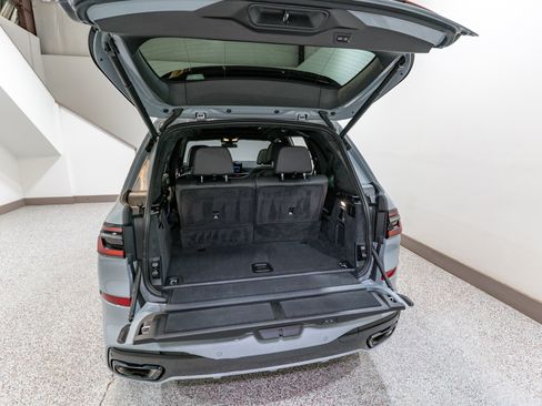 Used 2024 BMW X7 xDrive40i w/ M Sport Package image 33