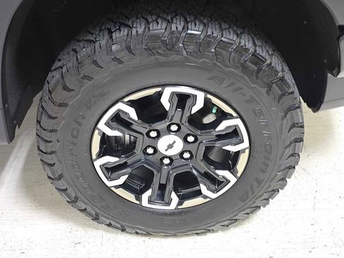 Used 2022 Chevrolet Silverado 1500 ZR2 w/ Technology Package image 9