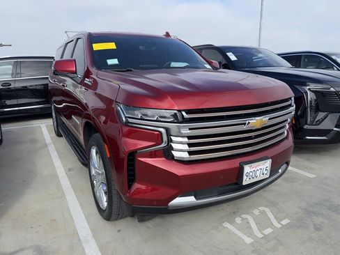Used 2023 Chevrolet Suburban High Country image 3