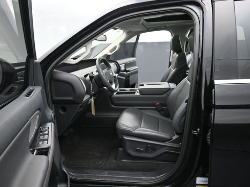 New 2025 Ford Expedition Active image 26