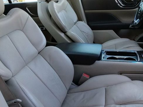 Used 2017 Lincoln Continental Reserve w/ Technology Package image 10