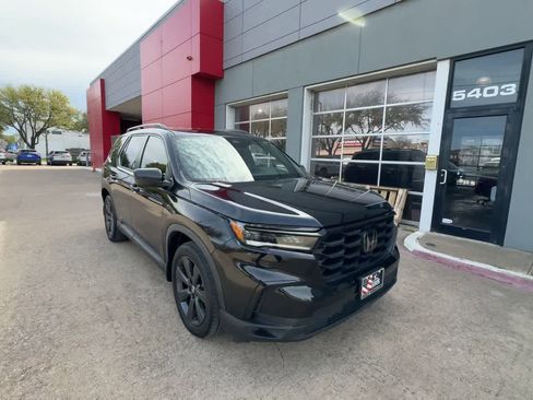 Used 2023 Honda Pilot Sport image 2