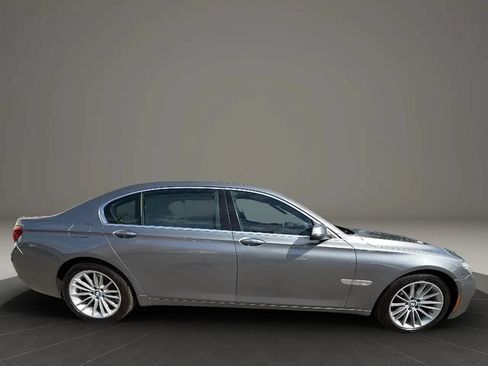 Used 2015 BMW 750Li xDrive w/ Executive Package AWD/4WD image 4