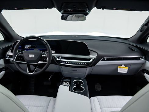 New 2026 Cadillac Lyriq Sport image 9