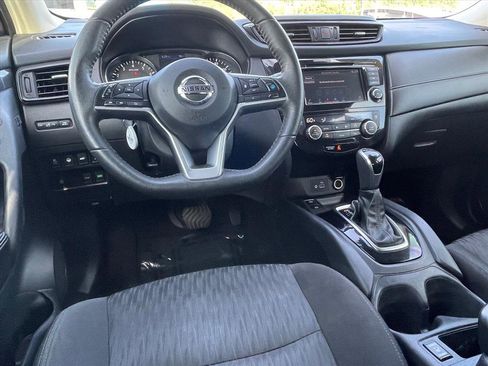 Used 2020 Nissan Rogue SV w/ Premium Package FWD image 9