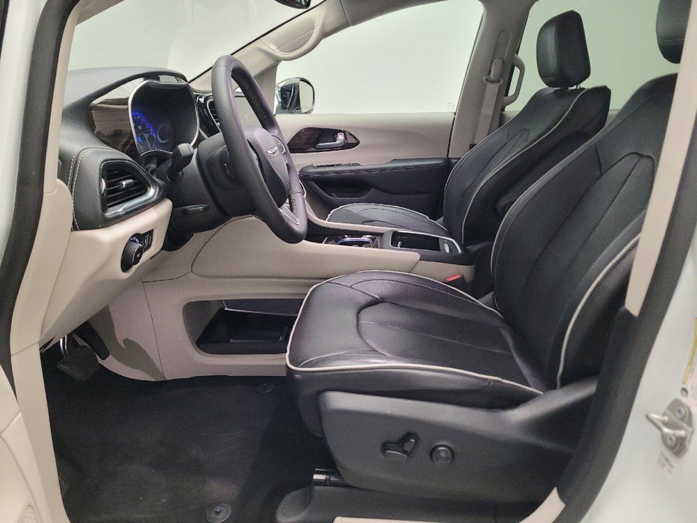 Used 2023 Chrysler Pacifica Limited FWD image 17