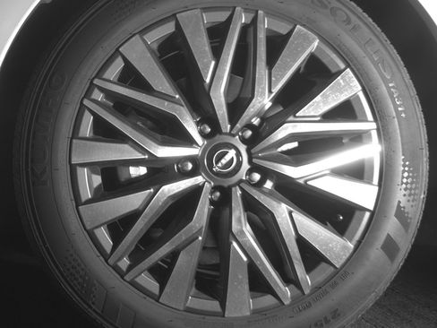 Used 2025 Nissan Altima 2.5 SV FWD image 12